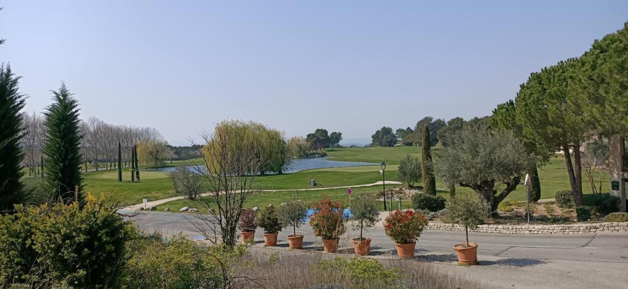 Charmant T2 Climatise Avec Belle Vue , Golf De Pont-Royal Mallemort Exterior photo