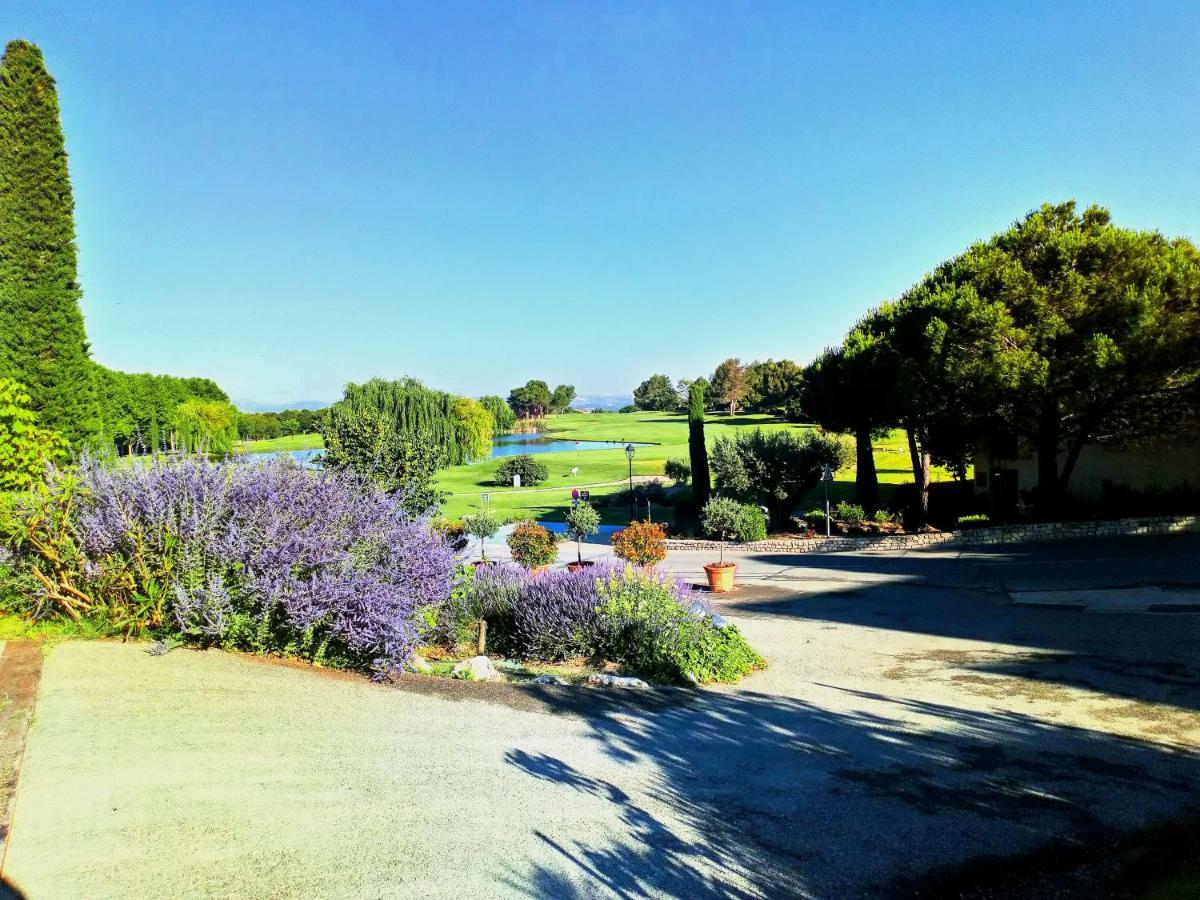 Charmant T2 Climatise Avec Belle Vue , Golf De Pont-Royal Mallemort Exterior photo