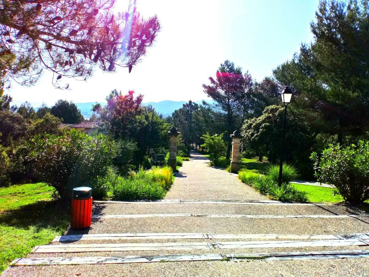 Charmant T2 Climatise Avec Belle Vue , Golf De Pont-Royal Mallemort Exterior photo
