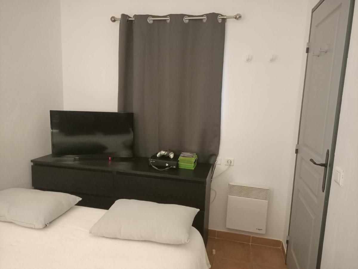Charmant T2 Climatise Avec Belle Vue , Golf De Pont-Royal Mallemort Exterior photo